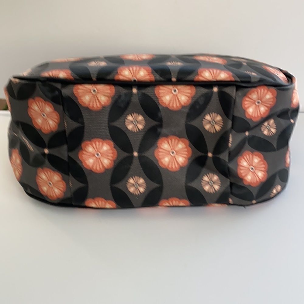 PETUNIA PICKLE BOTTOM TOURING TOTE DIAPER BAG - Picture 4 of 15